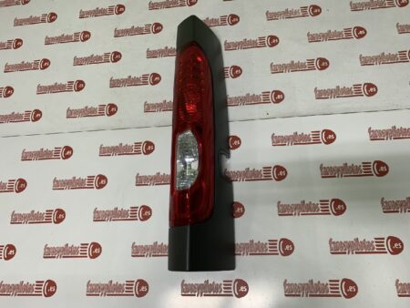 Piloto trasero derecho Renault Trafic 2006 a 2014 Opel Vivaro Nissan Primastar PORTON TRASERO 1 PUERTA Piloto valido para puerta corredera lateral - Imagen 2